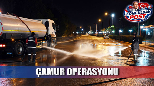 Karadeniz Ereğli Belediyesi Her Gece Yollarda Çamur Temizliyor